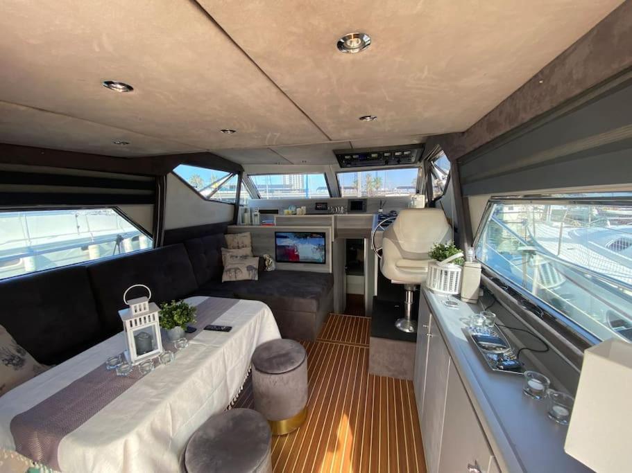 סנט אדריה דה בסוס Barco Muy Romantico Con Parking! מראה חיצוני תמונה